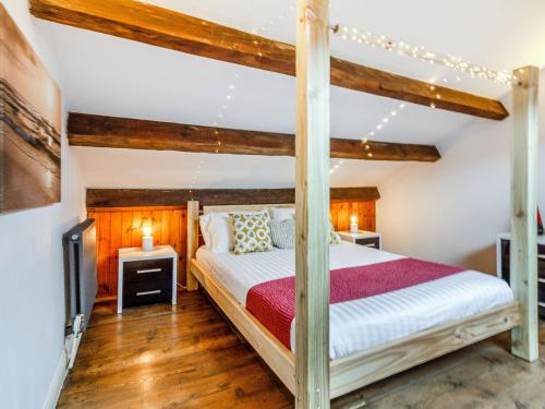 Up-Top Cottage tesisinde bir odada yatak veya yataklar