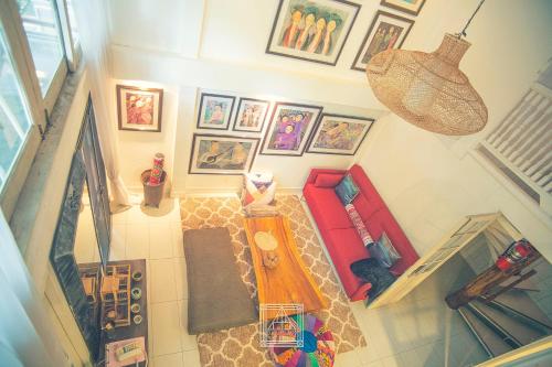 an overhead view of a living room with red furniture at Baan Suan Residence เฮือนพักบ้านสวน in Chiang Mai