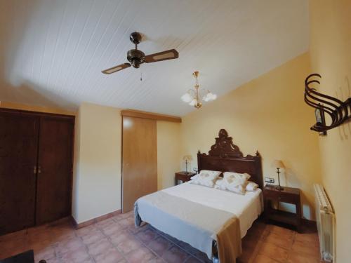 Una cama o camas en una habitación de Mas Duran