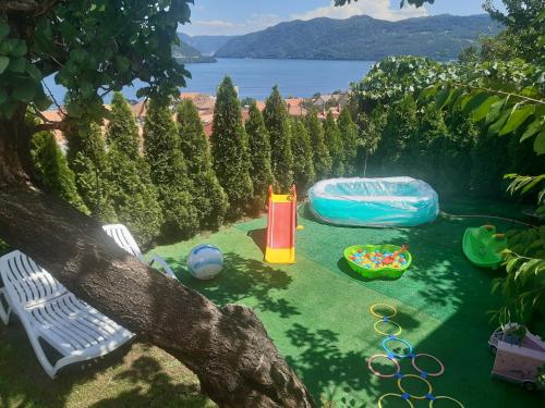 O vedere a piscinei de la sau din apropiere de Casa DucAna