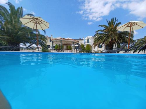 Afbeelding uit fotogalerij van PALMAR CLUB - Villa MARYAM in Marathón