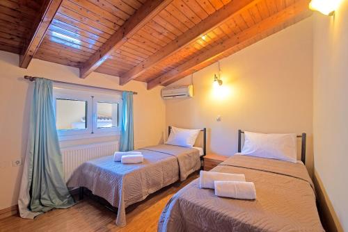 Postel nebo postele na pokoji v ubytování Corfu Summer Maisonette