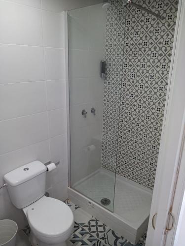 Ένα μπάνιο στο AYZ Silvela - Auto check-in property
