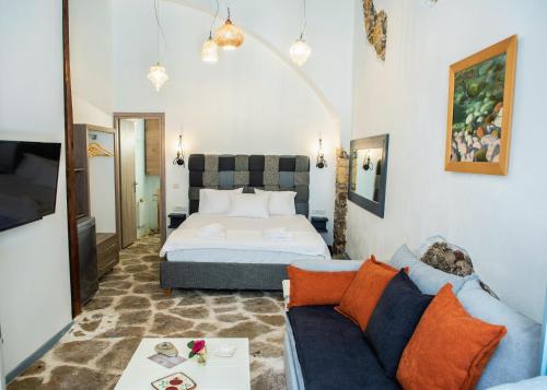 Ένα ή περισσότερα κρεβάτια σε δωμάτιο στο Margietta's Suites Nafplio