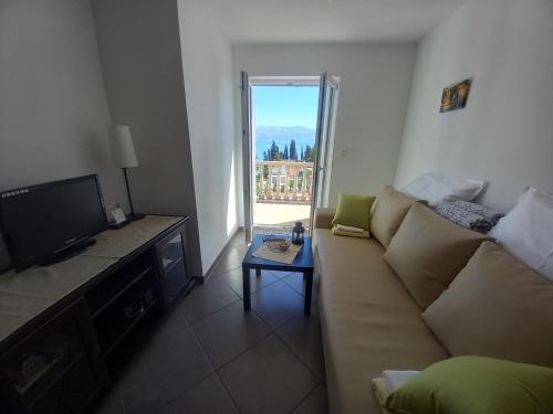 TV a/nebo společenská místnost v ubytování Apartmani Afrodita