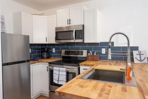 Lakeside Bungalows Units 1&2 – Photos 2