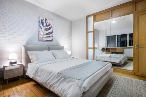 Monastiraki Stylish Loft W/ Acropolis View/Bathtub