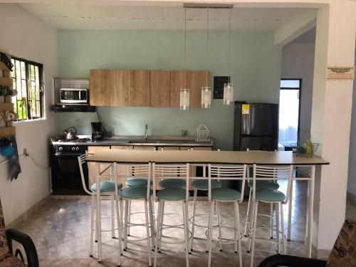 Kuchyň nebo kuchyňský kout v ubytování Villa Rubens, Casa familiar con piscina privada