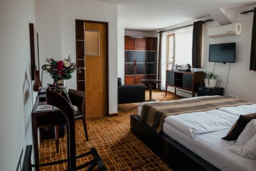 Postel nebo postele na pokoji v ubytování Hotel Troyer