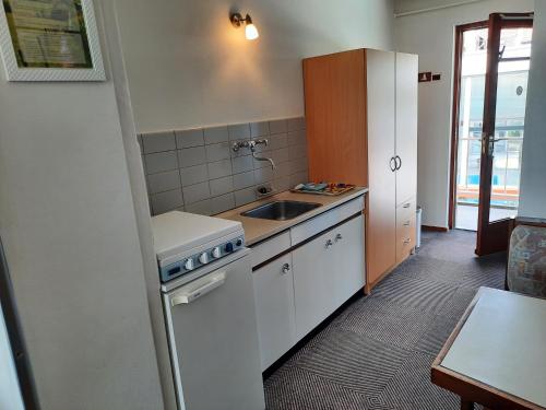 Dapur atau dapur kecil di Marx Motel