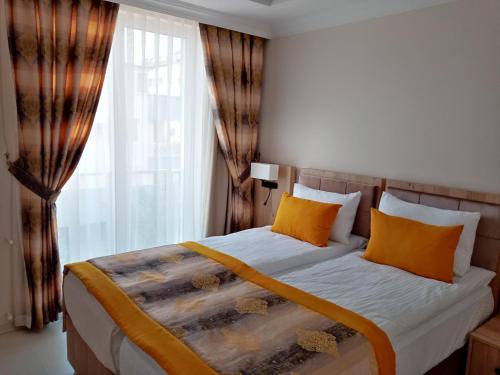 Ένα ή περισσότερα κρεβάτια σε δωμάτιο στο Alfa Apart Hotel