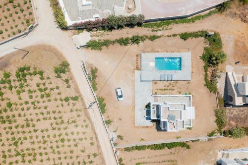 an overhead view of a house with a swimming pool at Diamantis Kitesurf Villa in Mikri Vigla