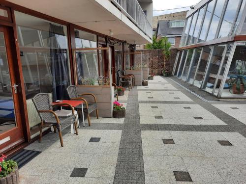 Bangunan di mana terletaknya aparthotel ini
