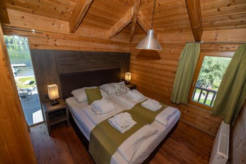Postel nebo postele na pokoji v ubytování Lake Resort Pressegger See