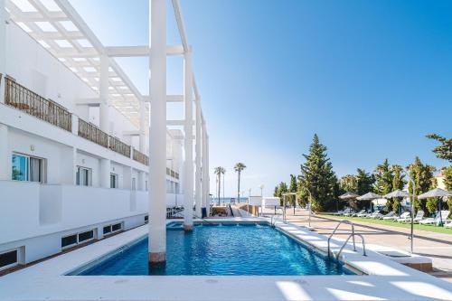 a swimming pool in the middle of a building at Hotel Don Ignacio in San José