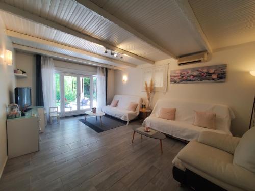 Port FREJUS T2 58m2 climatise avec terrasse, parki