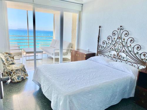 En eller flere senge i et værelse på Akra primera línea de Playa Vistas Increibles !!