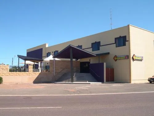 New Whyalla Hotel picture