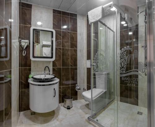Kylpyhuone majoituspaikassa Center Hotel Baku