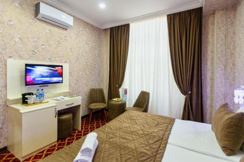Giường trong phòng chung tại Center Hotel Baku