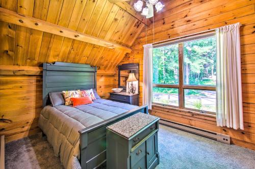 Katil atau katil-katil dalam bilik di EaglesView on the Loyalsock Creekside Cabin