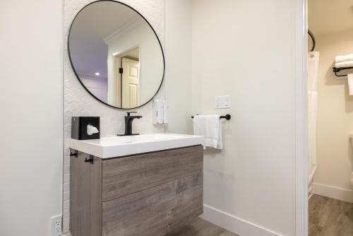 A bathroom at WAFER 450 Hotel