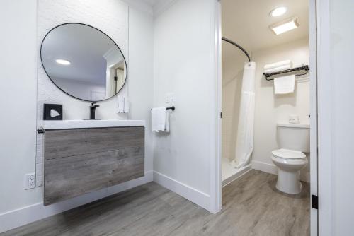 a bathroom with a sink and a mirror at WAFER 450 Hotel in Santa Clara