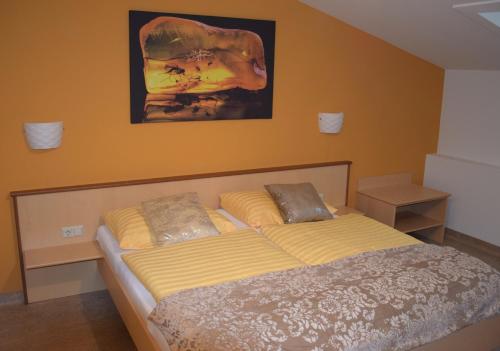 Cama o camas de una habitación en Atrium Gästezimmer und Restaurant - Hohenau an der March