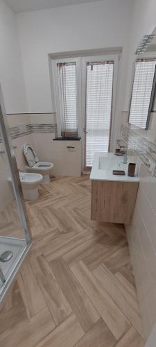 a bathroom with two sinks and a toilet and a tub at Camelia Vico Equense in Vico Equense
