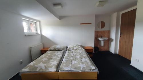 Postel nebo postele na pokoji v ubytování Chata Na Čiháku