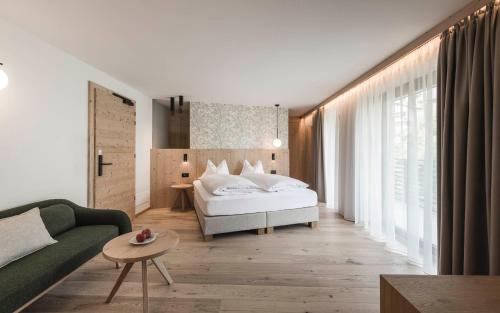 Stoa - Elegant & Romantic Guest House - "Adults only" tesisinde bir odada yatak veya yataklar