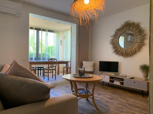 Un havre de paix proche du centre et des plages grand appartement avec un canape lit et un coin nuit lit double