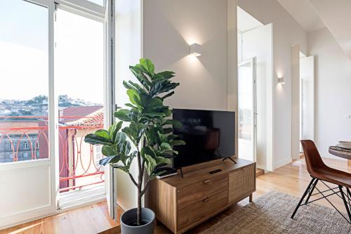 Stunning Duplex Near River by LovelyStay
