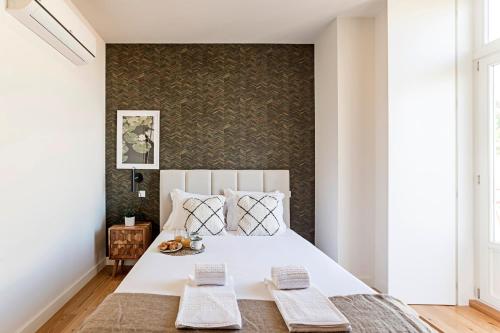 Stunning Duplex Near River by LovelyStay