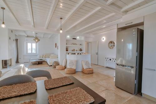 Luxury house with great view at sea and Despotiko