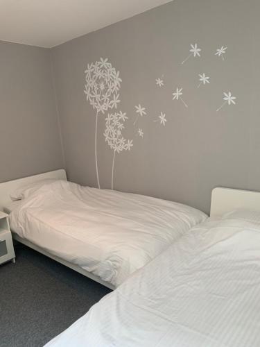 Un pat sau paturi într-o cameră la Kurpark Maisonnette Willingen