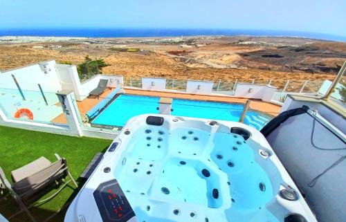 Bazén v ubytování Villa Vista Mar II, 280 qm, heated Pool, HotTube, Gaming Room, fast Internet, Meerblick nebo v jeho okolí
