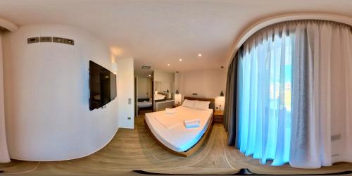 Posteľ alebo postele v izbe v ubytovaní Mulberry Nikiti Resorts