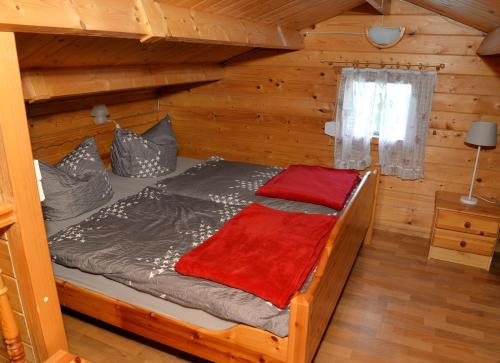 Llit o llits en una habitació de Ferienhaus am Kamskefliess