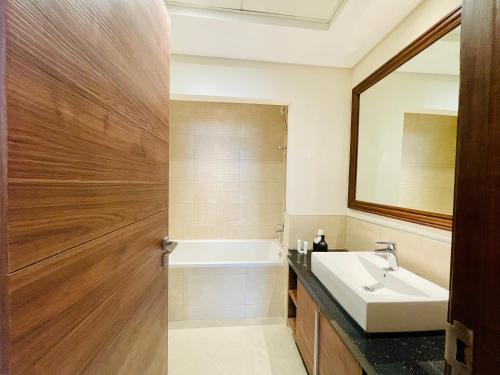 Ванная комната в GOODWOOD SUITES HOMES VACATION