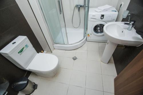 Bathroom sa Apartment in Orbi Sea Tower for rent (15a)