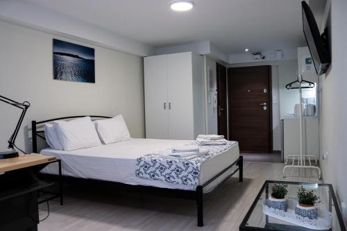 A bed or beds in a room at Studio City Center