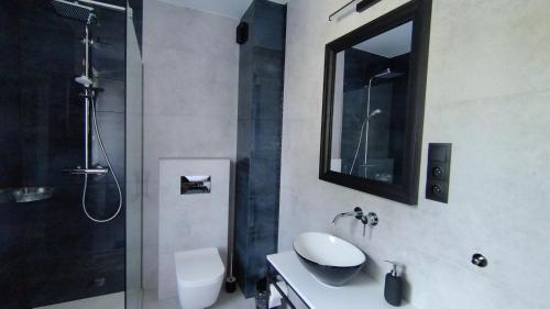 Ένα μπάνιο στο Apartamenty KOŁODZIEJÓWKA