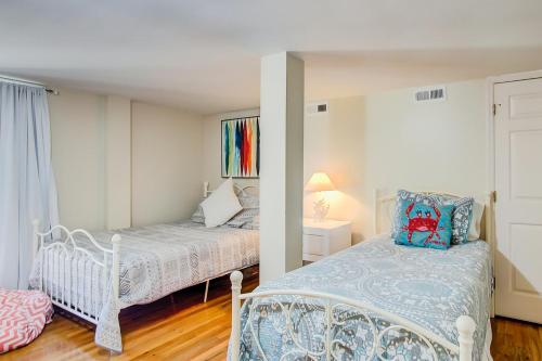 a bedroom with two beds and a window at Goldie's Retreat in Edisto Beach