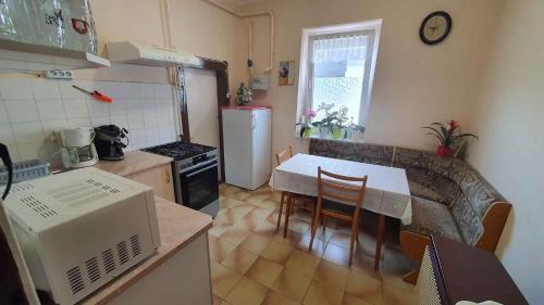 مطبخ أو مطبخ صغير في Holiday home in Siofok/Balaton 38173