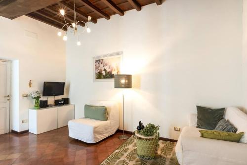 Navona Square House
