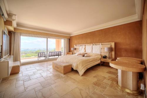 Imagen de la galería de Chambre d'hôte "HAVRE DE PAIX" Prestige jacuzzi, hammam, sauna, PISCINE chauffée Mougins Cannes Grasse, en Mougins