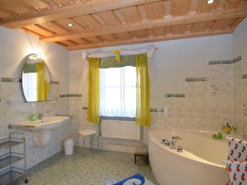 Bilik mandi di Ferienwohnung im Bayerischen Wald mit Sauna