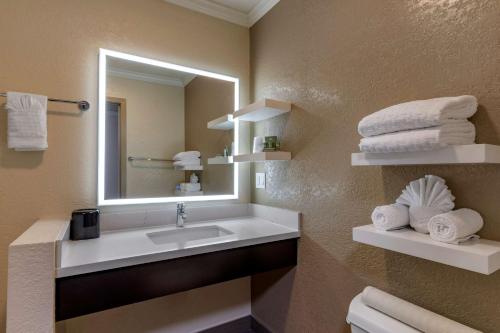a bathroom with a sink and a mirror and towels at Best Western Silicon Valley Inn in Sunnyvale