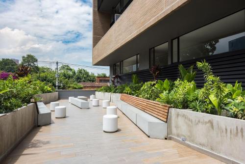 Un balcón o terraza de Modern studio, Poblado, coworking, A/C, Gym 1411